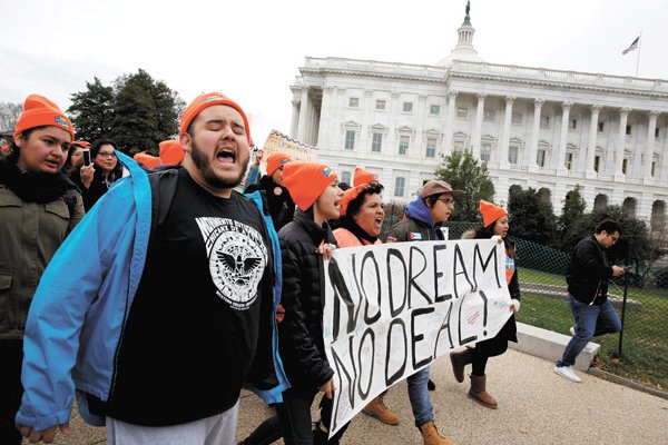 El cierre del gobierno vuelve a amenazar a EEUU y Trump centra el debate en inmigración
