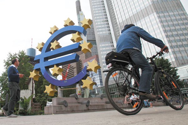 Confianza de empresas en la zona euro sube a máximos desde 1985