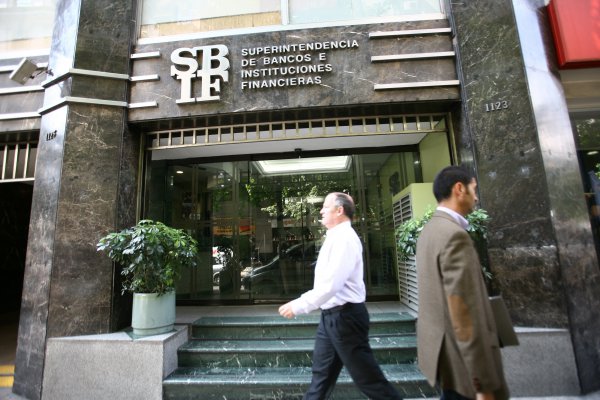 SBIF dicta norma sobre feriado en Región Metropolitana