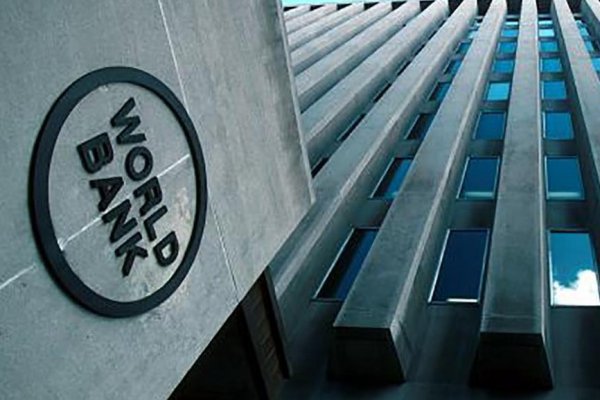 Economista jefe del Banco Mundial reconoce que se alteró índice de competitividad y que perjudicó a Chile