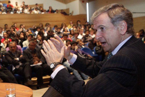Felipe Larraín se defiende: "Solo participé en dos reuniones del consejo asesor del Banco Mundial"