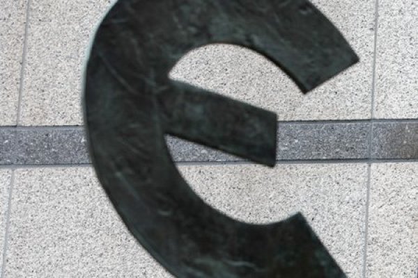0,01% cae el euro frente al dólar