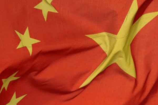 China contraataca: agencia calificadora estatal rebaja nota de EEUU al mismo nivel de Colombia