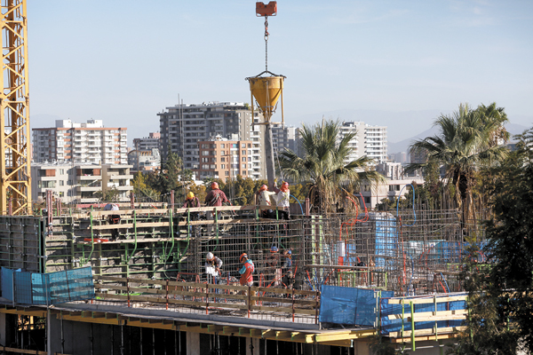 Actividad de la construcción registra primera variación positiva tras 14 meses
