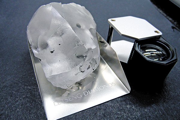 Extraen uno de los diamantes más grandes en sur de África