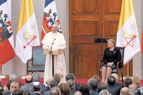 Papa Francisco pide perdón por abusos de la Iglesia y llama a no perder la capacidad de escuchar