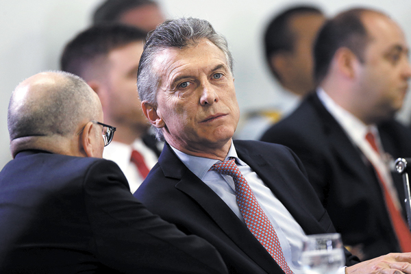 Gobierno de Macri congela reforma laboral y planea acuerdos por sector