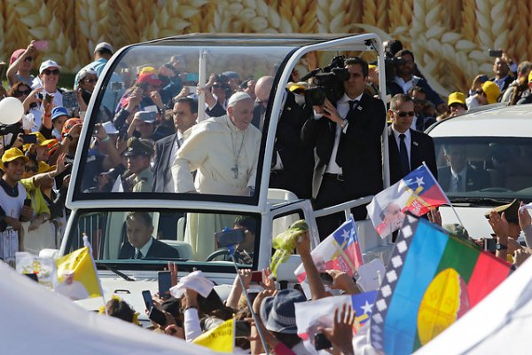 El Papa pide en Araucanía reconocimiento de indígenas, pero fin de violencia