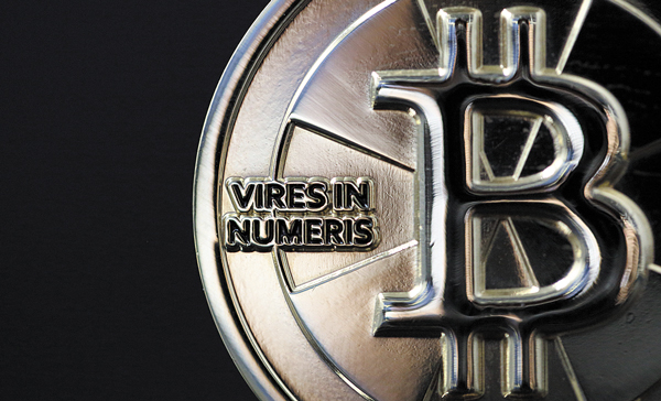 Tras volátil jornada del bitcoin, analistas se enfrentan por fin de la burbuja