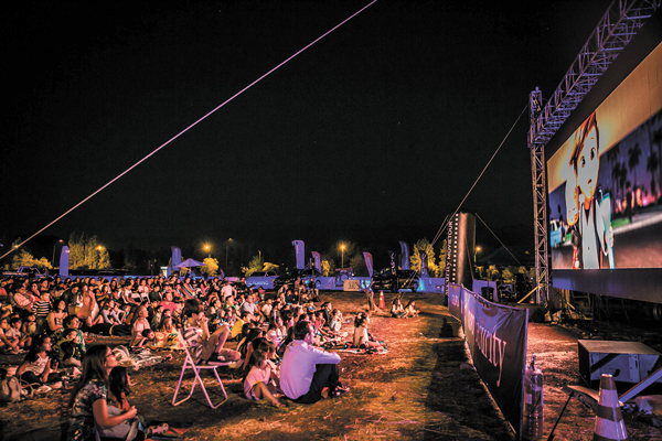 Ciclo de cine itinerante llega a las playas de la V Región