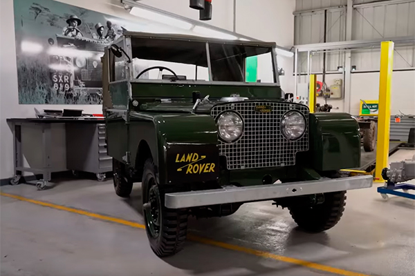 Land Rover celebra aniversario con restauración de un clásico