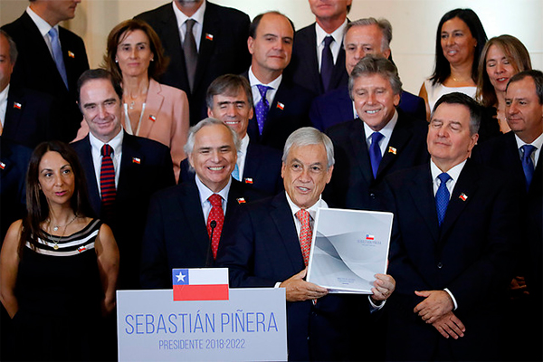 Sebastián Piñera destaca a su equipo ministerial: "Es una combinación de experiencia y juventud"