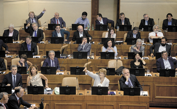 Diputados dan pie atrás y resuelven no aumentar a 29 los días de permiso sin goce de sueldo