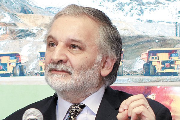Comisión de Minería molesta por ausencia de Bitran para dar cuenta sobre negociaciones con SQM