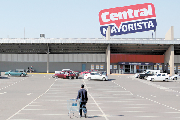 Supermercados mayoristas suben participación al 28% en el Gran Santiago