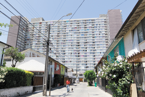 Guetos verticales: Estación Central acelera propuesta final de cambios al plan regulador