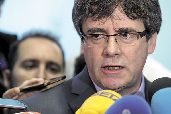 Cataluña: parlamento desafía a la justicia y se apresta a investir a Carles Puigdemont