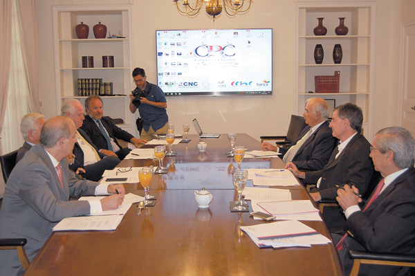 Comercio defiende su opción en carrera por la CPC y Olivares y Swett se suman como cartas