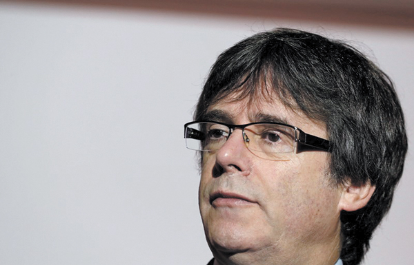 Líder catalán se da por vencido en mensajes, pero cambia de opinión