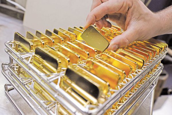 1,14% baja el precio de la onza de oro