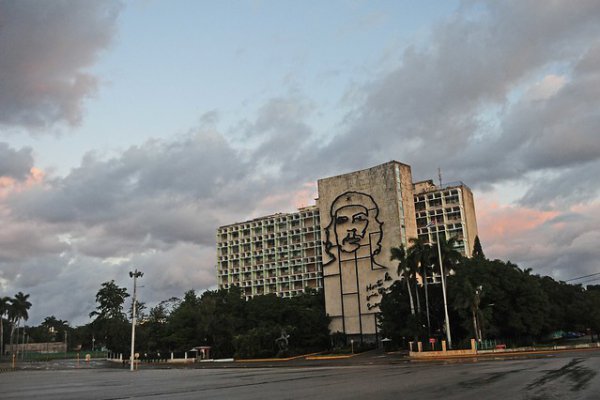 Una comisión de EEUU estudiará durante un año cómo extender internet en Cuba