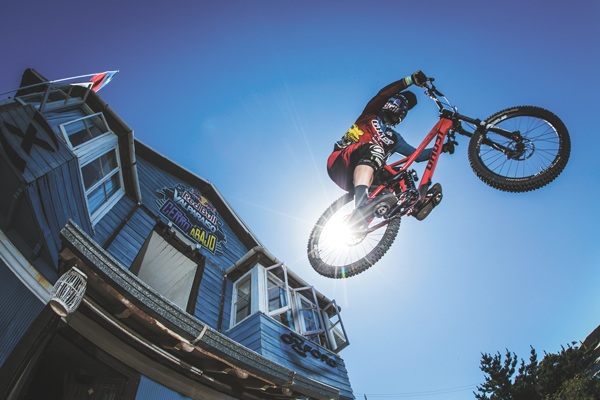 Los riders se toman el puerto: llega Valparaíso Cerro Abajo 2018