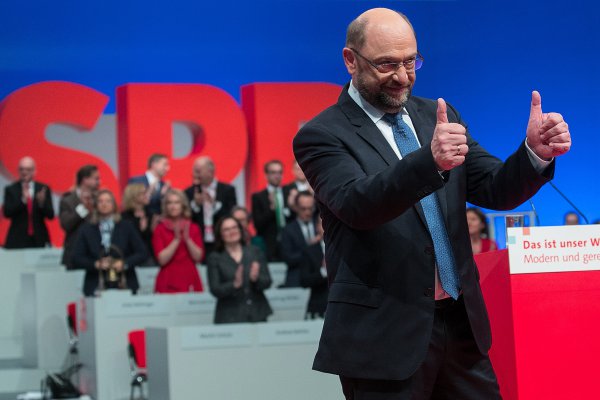 Líder de SPD rechaza ser parte del gobierno de Angela Merkel
