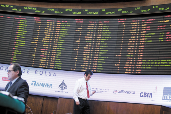 Mutuos accionarios acusan el golpe y pierden hasta 8,27% en lo que va del año