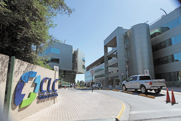 Clínica Las Condes y Cruz Blanca en pie de guerra por negociación de convenios