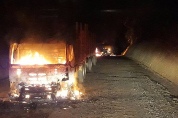 Al menos 19 camiones son incinerados en nuevos ataques en Biobío y La Araucanía