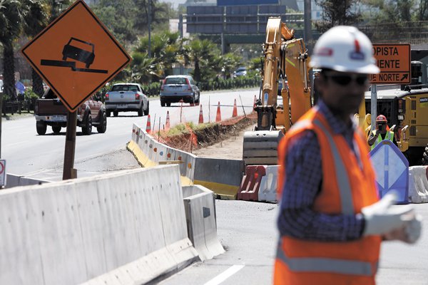 <p>La inversión en obras públicas proyectada a 2021 anota primera alza desde comienzos de 2016</p>