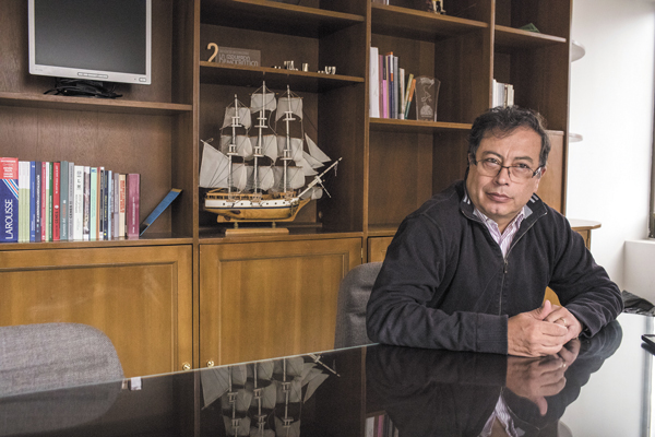Gustavo Petro: “El latifundio improductivo impide la industrialización en Colombia”