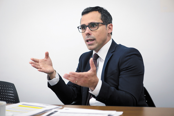 Tanner: "No estamos viendo comprar Forum...no calza en la estrategia"