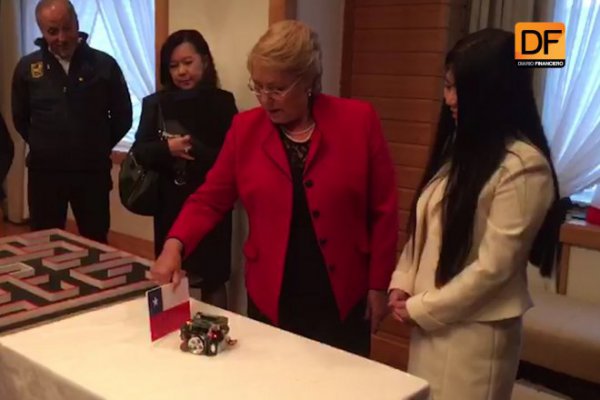 <p>Ahora en DF: Presidenta Bachelet se reúne con Yuki Nakgawa, presidenta de New Technology Foundation y especialista en robótica</p>