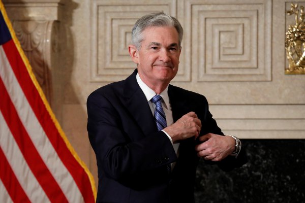 Presidente de la Fed reconoce que sólido crecimiento de la economía podría motivar un alza más acelerada de las tasas