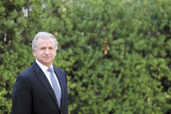 Próximo ministro de Hacienda presenta su equipo de asesores