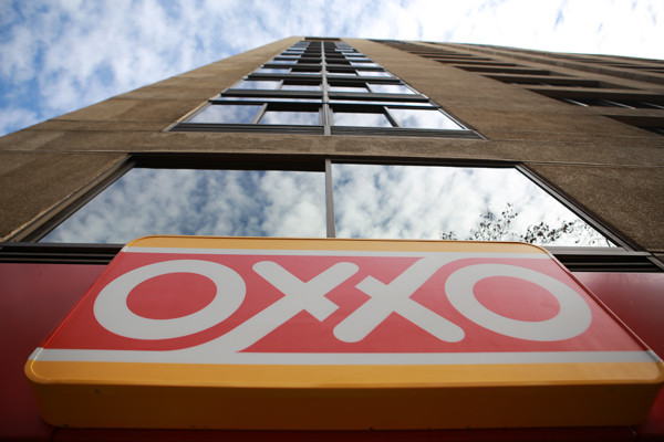 Femsa se acerca al 50% de plan de conversión de Big John a Oxxo