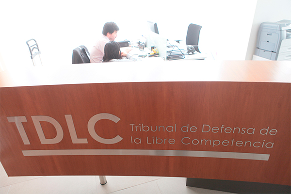 FNE en picada contra la ANFP: pide eliminar barreras de entradas en fútbol local y exige multa por US$ 4,7 millones