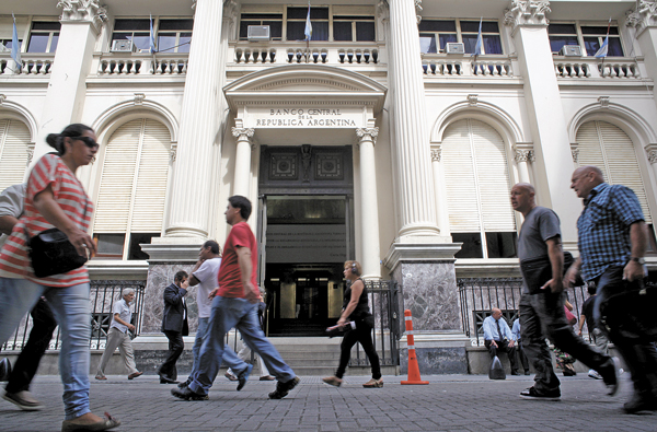 Banco central de Argentina enfrenta panorama monetario complicado este año
