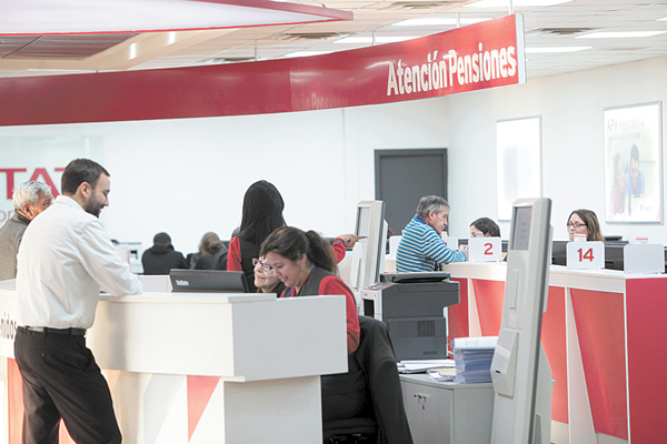 Fuerza de venta de las AFP creció casi 10% y gasto en personal llegó a $ 180 mil millones en 2017