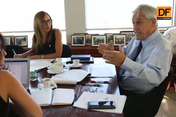 <p>Ahora en DF: Making of de las reuniones del presidente Sebastián Piñera con los ministros</p>