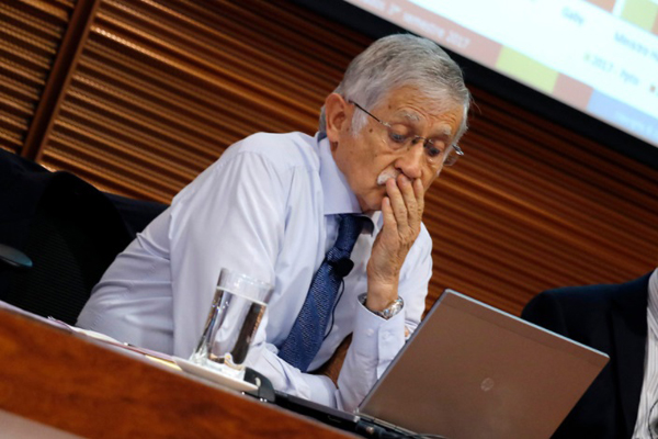 Tensión en Codelco: sindicatos de la División Chiquicamata se mantienen fuera de las oficinas hasta ser recibidos por Nelson Pizarro