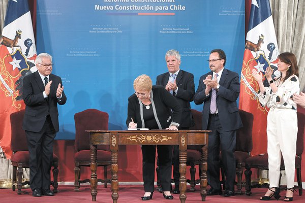 Proyecto de nueva Constitución simplifica norma para la creación de empresas públicas