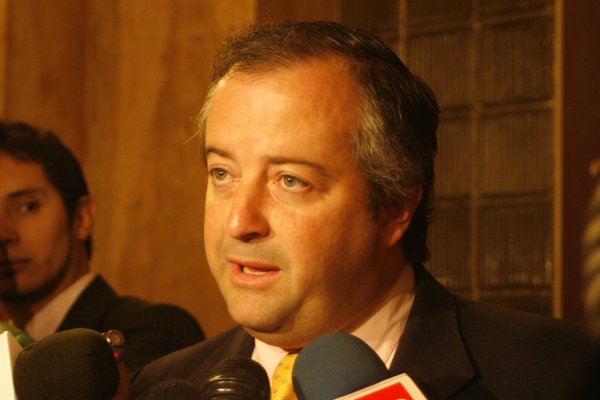 Monckeberg sale a responderle a Valdés: "Parece que no leyó completa la propuesta de pensiones de Piñera"