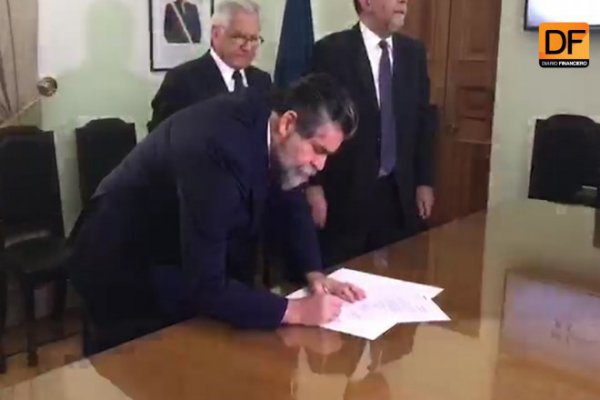 <p>Ahora en DF: Inicia la instalación del gobierno de Piñera con la llegada de Ubilla a la Moneda</p>