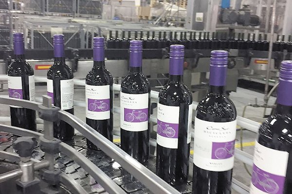 Botellas más livianas: Viña Cono Sur reduce huella de carbono