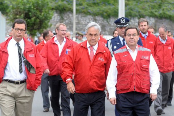 Reconstrucción y mineros marcan primer gobierno de Piñera
