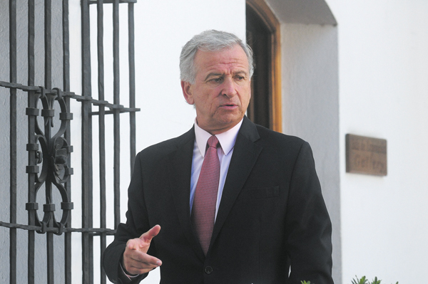 Larraín prepara ajuste al gasto público y ratifica envío de la reforma tributaria para este año