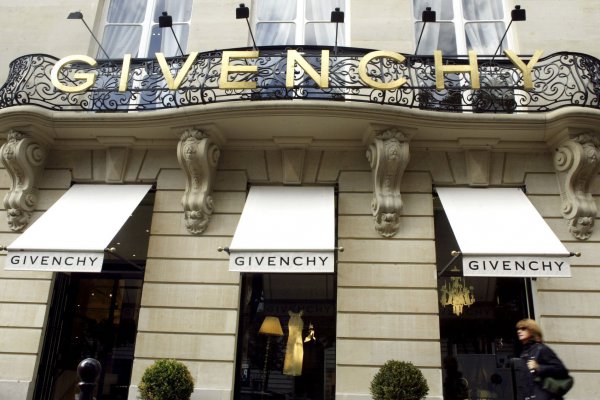 Givenchy, una leyenda de la alta costura, muere a los 91 años