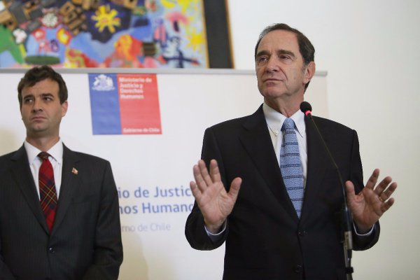 Ministro de Justicia compromete nombramiento de notarios por "méritos objetivos"